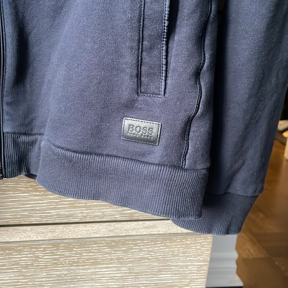 *SOLD*Men’s Hugo boss zip up - Picture 2 of 8